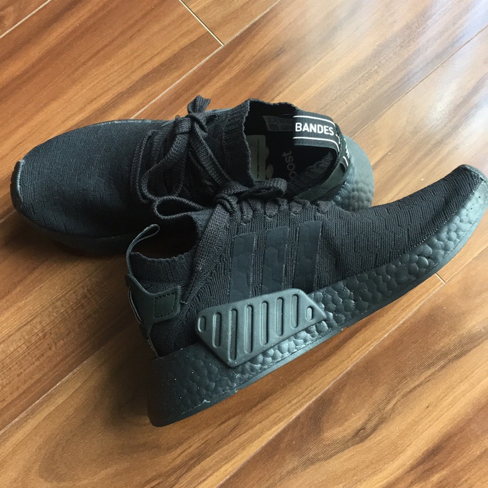 Women’s NMD triple black